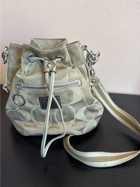 Coach Poppy Signature Drawstring bucket bag - beige